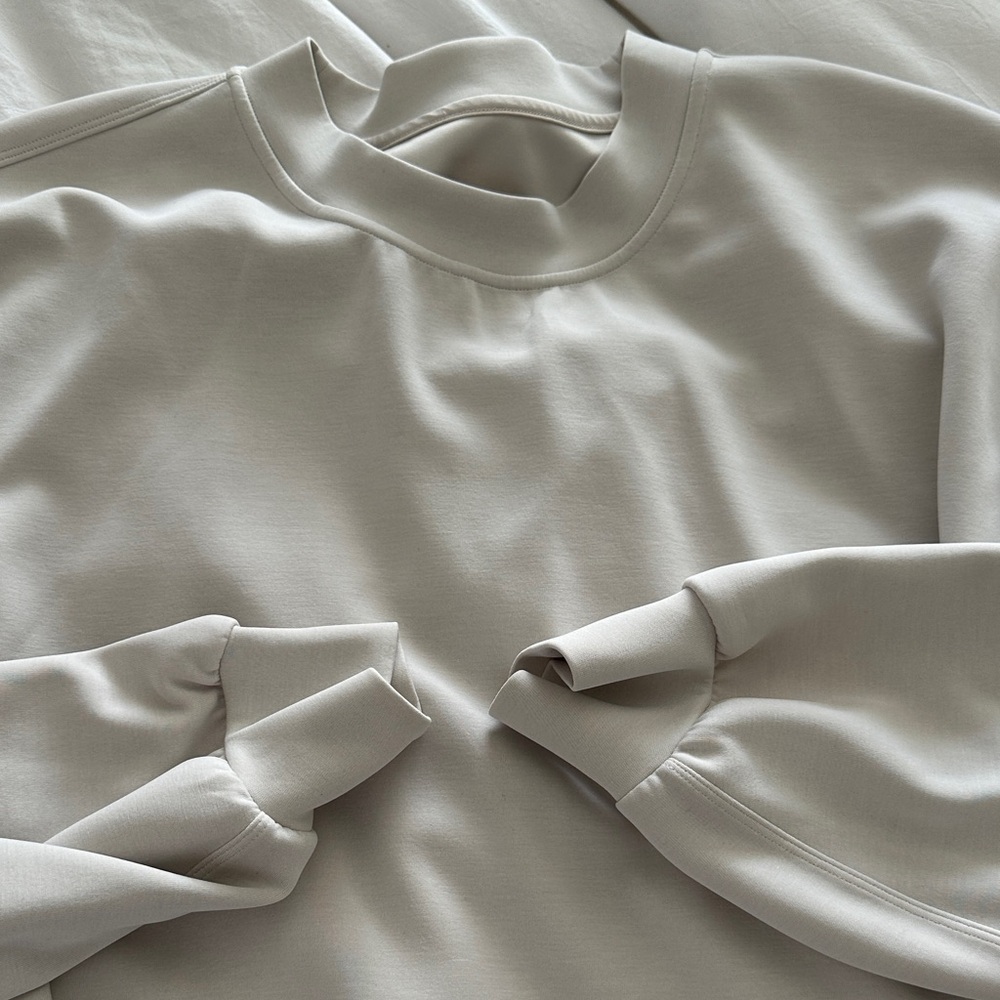Lululemon sofstreme cropped  Crewneck Sweatshirt - Picture 4 of 6